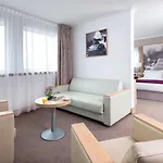 Hotel Mercure 19 Philharmonie La 4*