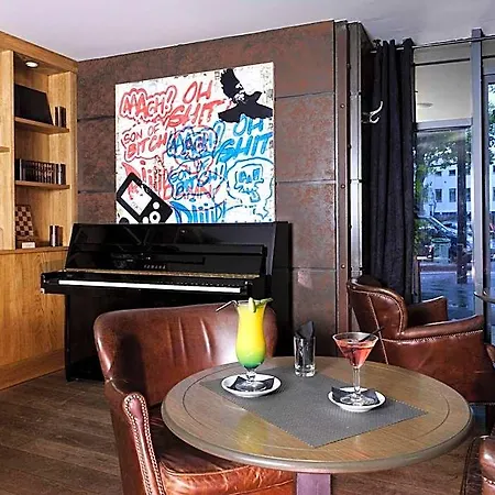 Hotel Mercure 19 Philharmonie La 4*