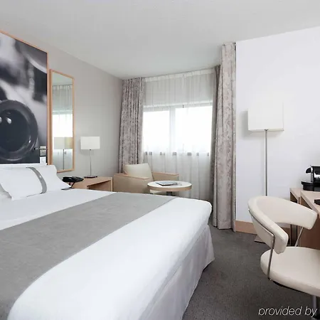 Hotel Mercure 19 Philharmonie La 4*