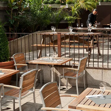 Hotel Mercure 19 Philharmonie La 4*